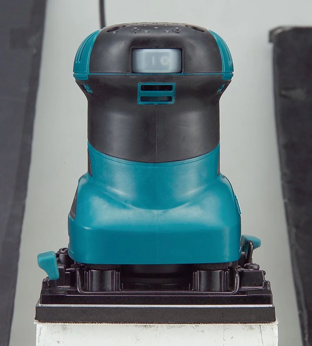 Makita BO4555K Vlakschuurmachine - 200 W - 102 X 112 Mm Schuuroppervlak 6 Makita BO4555K Vlakschuurmachine - 200 W - 102 X 112 Mm Schuuroppervlak - Afbeelding 4