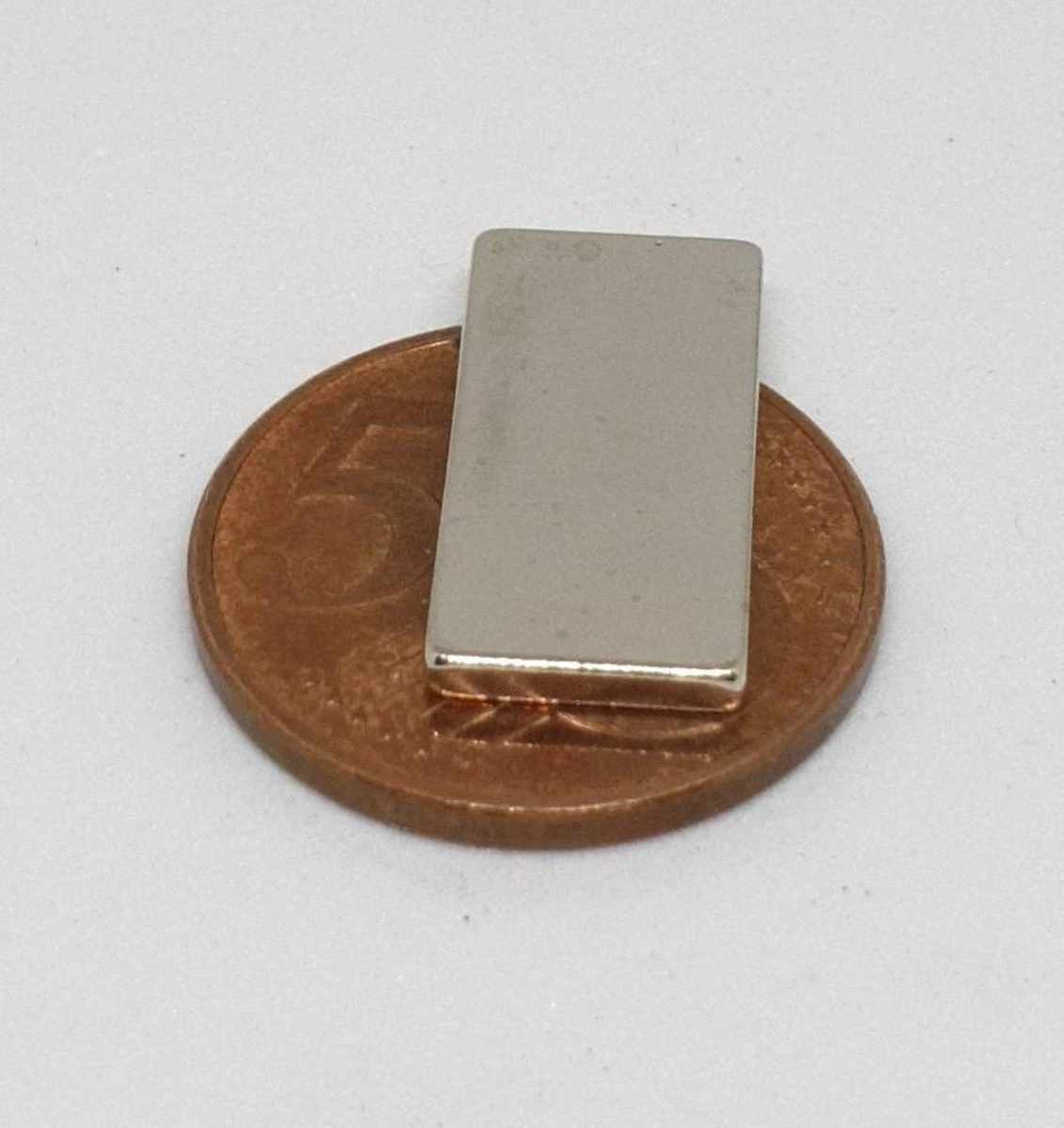 Merkloos Langwerpige Platte Neodymium Magneetjes 20 Stuks - 20 X 10 X 2 Mm 4 Merkloos Langwerpige Platte Neodymium Magneetjes 20 Stuks - 20 X 10 X 2 Mm - Afbeelding 2
