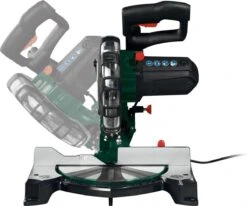 Parkside Afkortzaag En Verstekzaag 1500W - Toerental: 0 - 5000 Tpm - Verstekhoek: -45 - 45° - Traploos Kantelbare Zaagkop - Eenvoudig Te Bevestigen Stofzak - Laser Voor Verhoogde Snijprecisie - -Makita Winkel 1200x1002