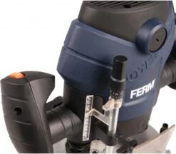 FERM Bovenfrees - 1300W - Stofzuiger Adapter - Ingebouwde LED Werkverlichting - Incl. 6-delige Freesset, Parallel- En Sjabloongeleider -Makita Winkel 1200x1049