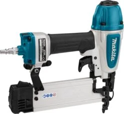 Makita AF506 8 Bar Brad Tacker In Koffer -Makita Winkel 1200x1099