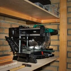 VONROC Compacte Afkortzaag - Kapzaag - Verstekzaag 2200W - Ø216mm – 5200 /min – Demonteerbare Verstekarm - Trekfunctie - Verstelbare Tafelverbreders – Kantelbaar (0-45°) – Lengtestop – Diepteregeling - Laser & LED – Incl. Zaagblad & Werkstukklem -Makita Winkel 1200x1198 12