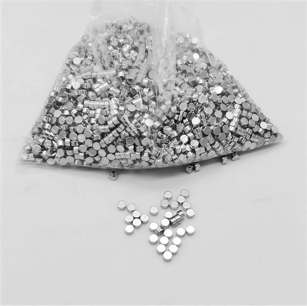 Merkloos Super Sterke Magneten - Neodymium - 5x2 Mm - 100 Stuks 8 Merkloos Super Sterke Magneten - Neodymium - 5x2 Mm - 100 Stuks - Afbeelding 6