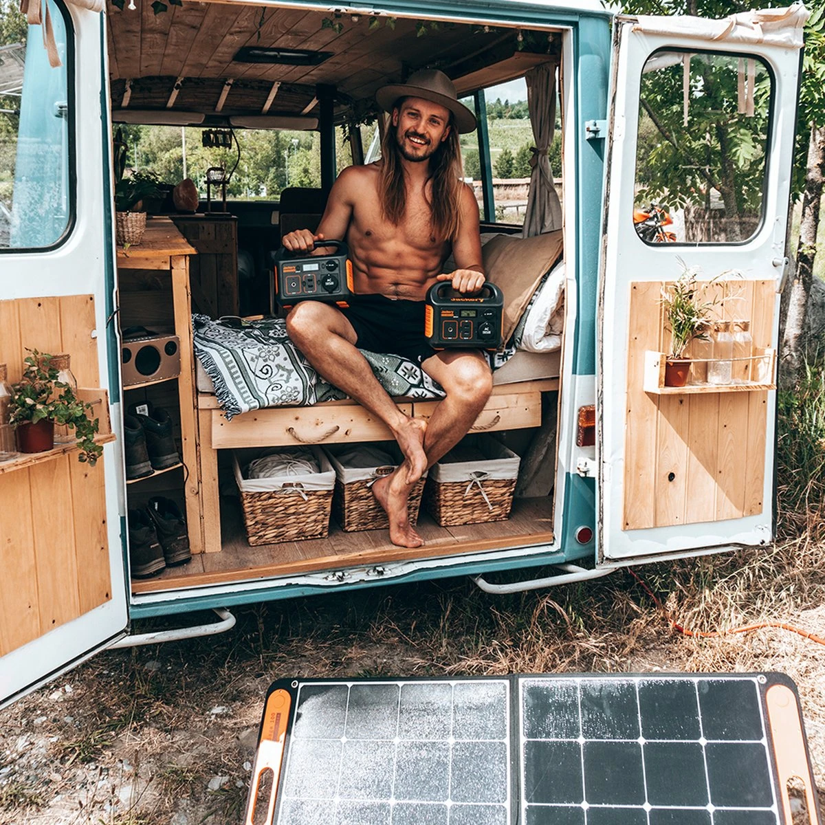 Jackery Explorer 240 Met 100W Zonnepaneel - Jackery Powerstation Met Zonnepaneel - Solar Panel Gereedschapsaccu - Kamperen - Off-grid Survival - 230V Power Station Generator 6 Jackery Explorer 240 Met 100W Zonnepaneel - Jackery Powerstation Met Zonnepaneel - Solar Panel Gereedschapsaccu - Kamperen - Off-grid Survival - 230V Power Station Generator - Afbeelding 4