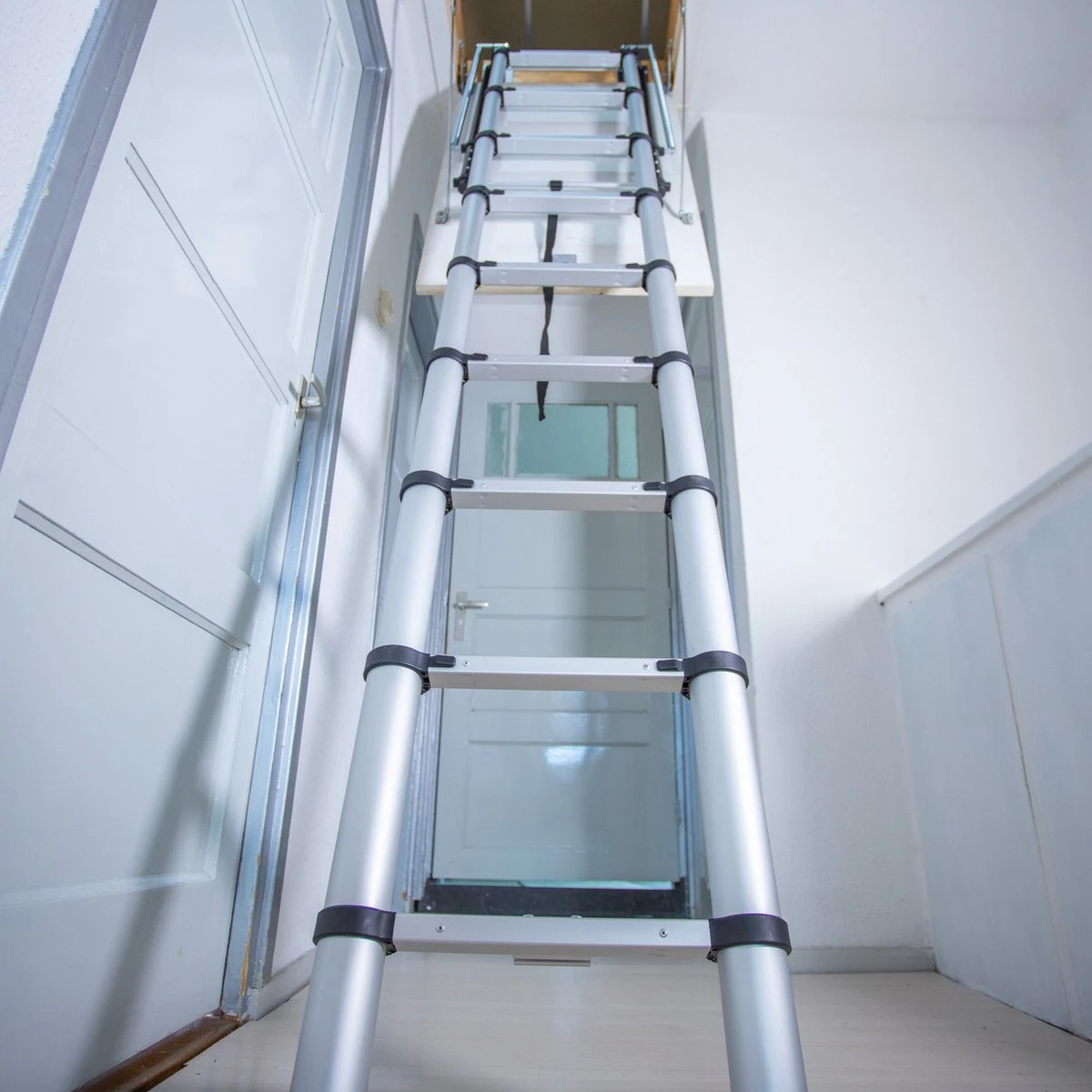 Giraffe® Telescopische Vlizotrap / Zoldertrap Van 2.30 - 2.70 Meter 7 Giraffe® Telescopische Vlizotrap / Zoldertrap Van 2.30 - 2.70 Meter - Afbeelding 5