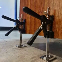 Merkloos Deurlift - Deurlifter - Armlifter - Arbeidsbesparende Arm - Klemmen - Ondersteunen - Liften - Deuren - Platen - Kasten - Verhuizen - Verplaatsen - Tillen - Hoogte 38cm - 2 Stuks -Makita Winkel 1200x1200 2120