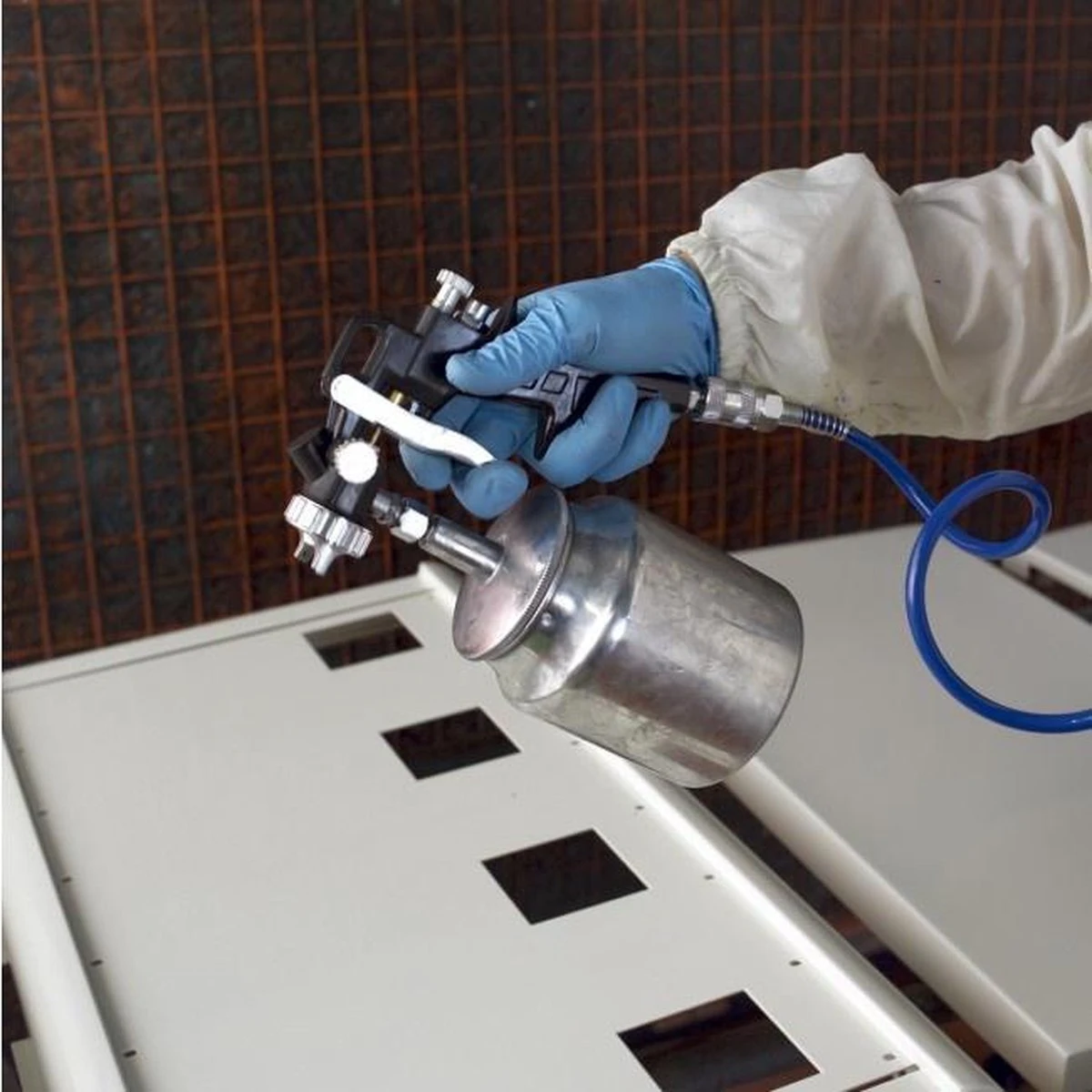 FERM Verfpistool Met Onderbeker – Pneumatisch - 750cc – Max. 6 Bar – Instelbare Spraytoevoer 6 FERM Verfpistool Met Onderbeker – Pneumatisch - 750cc – Max. 6 Bar – Instelbare Spraytoevoer - Afbeelding 4