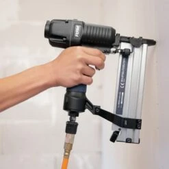 FERM ATM1051 Pneumatische Spijker- En Nietpistool - Combitacker - Spijkers (15-50mm) - Nieten (16-40mm) - Incl. Spijkers, Nieten En Koffer -Makita Winkel 1200x1200 353