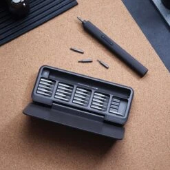 Hoto - Precisie Elektrische Schroevendraaier Set + Magnetische Mat – 25 Bits Hoge Kwaliteit - USB-C Oplaadbaar – Voor Professionele Reparatie - Zwart 30 Hoto - Precisie Elektrische Schroevendraaier Set + Magnetische Mat – 25 Bits Hoge Kwaliteit - USB-C Oplaadbaar – Voor Professionele Reparatie - Zwart -Makita Winkel 1200x1200 402