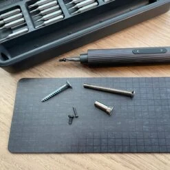 Hoto - Precisie Elektrische Schroevendraaier Set + Magnetische Mat – 25 Bits Hoge Kwaliteit - USB-C Oplaadbaar – Voor Professionele Reparatie - Zwart 39 Hoto - Precisie Elektrische Schroevendraaier Set + Magnetische Mat – 25 Bits Hoge Kwaliteit - USB-C Oplaadbaar – Voor Professionele Reparatie - Zwart -Makita Winkel 1200x1200 404