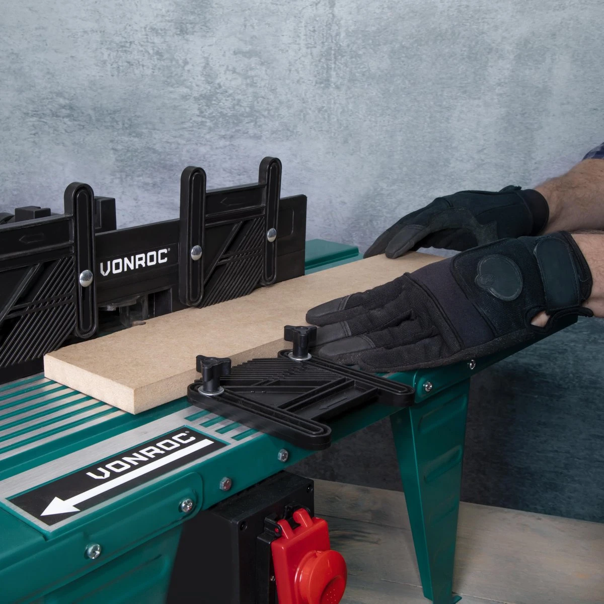 VONROC Freestafel – Universeel – Voor Bovenfrezen – Bodemplaat Tot Ø155mm – Tot 1800W Vermogen 4 VONROC Freestafel – Universeel – Voor Bovenfrezen – Bodemplaat Tot Ø155mm – Tot 1800W Vermogen - Afbeelding 2