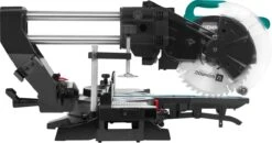 VONROC Compacte Afkortzaag - Kapzaag - Verstekzaag 2200W - Ø216mm – 5200 /min – Demonteerbare Verstekarm - Trekfunctie - Verstelbare Tafelverbreders – Kantelbaar (0-45°) – Lengtestop – Diepteregeling - Laser & LED – Incl. Zaagblad & Werkstukklem -Makita Winkel 1200x631 5