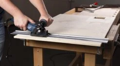 FERM Precisie Invalzaag/mini-cirkelzaag - 500W – 22mm Zaagdiepte - Variabele Snelheid - Incl. Geleiderails, Stofafzuiging, 3 Zaagbladen En Opbergkoffer -Makita Winkel 1200x666 1