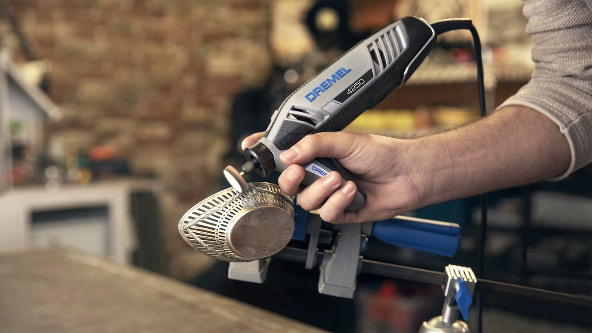 Dremel 4250 Multitool - Roterend - Incl. 45 Accessoires, 3 Hulpstukken, 2 Opbergoplossingen En Opbergkoffer 8 Dremel 4250 Multitool - Roterend - Incl. 45 Accessoires, 3 Hulpstukken, 2 Opbergoplossingen En Opbergkoffer - Afbeelding 6