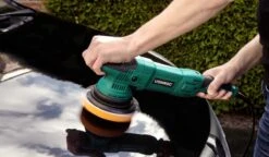 VONROC Excentrische Poetsmachine – 1050W – Ø150MM – Soft Start – Incl. 1 Schijf, Steunschijf & Tas -Makita Winkel 1200x699 1