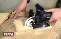 FERM Lamellenfrees 900W Uitgebreide Instelmogelijkheden, Aluminium Voetplaat - Incl. 50 Lamellen En Opbergkoffer -Makita Winkel 1200x777 7