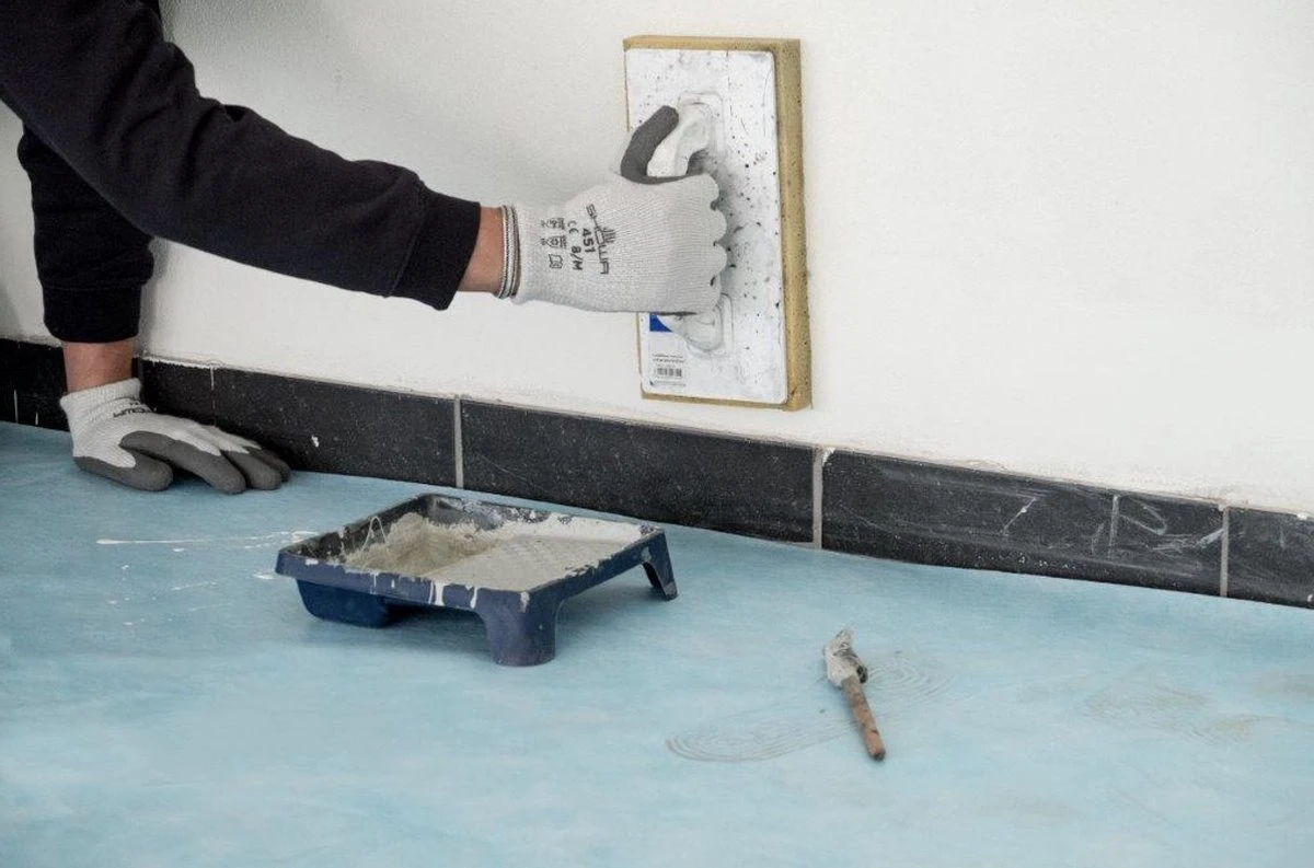 Perfect Cover® Ademend - 100cm X 25m - Zelfklevend Afdekvlies - Bescherm Uw Vloer Tijdens Het Klussen - Vloer Bescherming - Trap Bescherming - Klussen - Schilderen - Stucadoor - Variant Stucloper 6 Perfect Cover® Ademend - 100cm X 25m - Zelfklevend Afdekvlies - Bescherm Uw Vloer Tijdens Het Klussen - Vloer Bescherming - Trap Bescherming - Klussen - Schilderen - Stucadoor - Variant Stucloper - Afbeelding 4