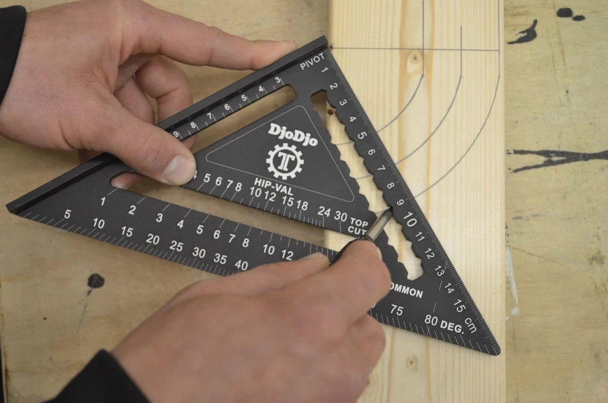 DjoDjo - Winkelhaak - Metrische Driehoek - Speed Square - Schrijfhaak - Blokhaak - Verstekhaak - 5-in-1 Meetdriehoek - Zwart 7 DjoDjo - Winkelhaak - Metrische Driehoek - Speed Square - Schrijfhaak - Blokhaak - Verstekhaak - 5-in-1 Meetdriehoek - Zwart - Afbeelding 5