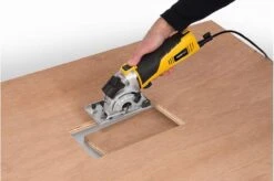 Powerplus POWX1365MB Invalzaag - 600W - Ø89mm - Incl. Laser, Stofafzuiging, 3 Invalzaagbladen En Verstekbak -Makita Winkel 1200x797 6