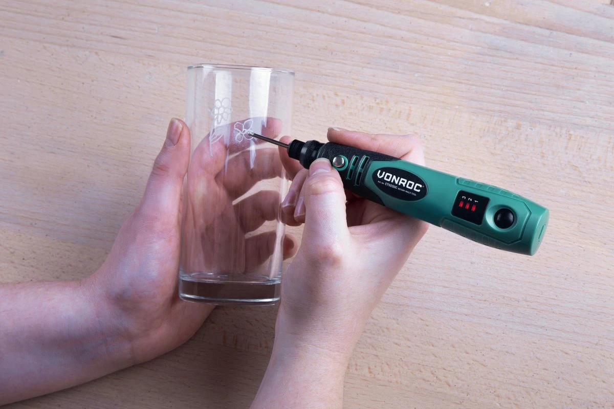 VONROC Roterende Multitool – 4V – Incl. 31-delige Accessoire Set & Opbergtas 7 VONROC Roterende Multitool – 4V – Incl. 31-delige Accessoire Set & Opbergtas - Afbeelding 5