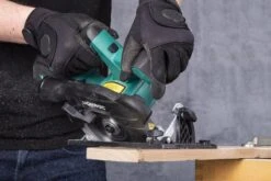 VONROC Accu Cirkelzaag – VPower 20V (zonder Accu & Lader) – Incl. Parallelgeleider & Ø150MM Zaagblad 20 VONROC Accu Cirkelzaag – VPower 20V (zonder Accu & Lader) – Incl. Parallelgeleider & Ø150MM Zaagblad -Makita Winkel 1200x800 182