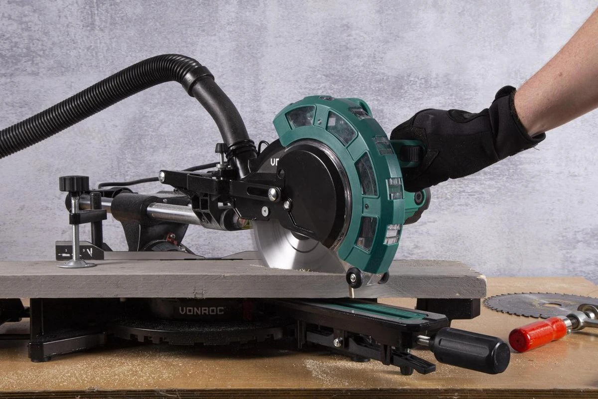 VONROC Zaagblad – Ø216MM – 60 Tanden – Voor Hout – Geschikt Voor Afkortzagen & Tafelzagen 6 VONROC Zaagblad – Ø216MM – 60 Tanden – Voor Hout – Geschikt Voor Afkortzagen & Tafelzagen - Afbeelding 4