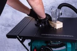 VONROC Zaagtafel – 1500W – Ø210MM – 40T Zaagblad – Incl. Onderstel -Makita Winkel 1200x800 207