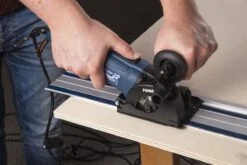 FERM Precisie Invalzaag/mini-cirkelzaag - 500W – 22mm Zaagdiepte - Variabele Snelheid - Incl. Geleiderails, Stofafzuiging, 3 Zaagbladen En Opbergkoffer -Makita Winkel 1200x800 243