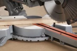 Black & Decker BLACK+DECKER BES700-QS Afkort-/Verstekzaag - 1600W - Ø 216mm Zaagblad -Makita Winkel 1200x800 257