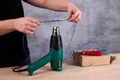 VONROC Heteluchtpistool – Verfafbrander – 2000W – 2 Temperatuurstanden – Incl. 8 Mondstukken & Opbergtas 15 VONROC Heteluchtpistool – Verfafbrander – 2000W – 2 Temperatuurstanden – Incl. 8 Mondstukken & Opbergtas -Makita Winkel 1200x800 302