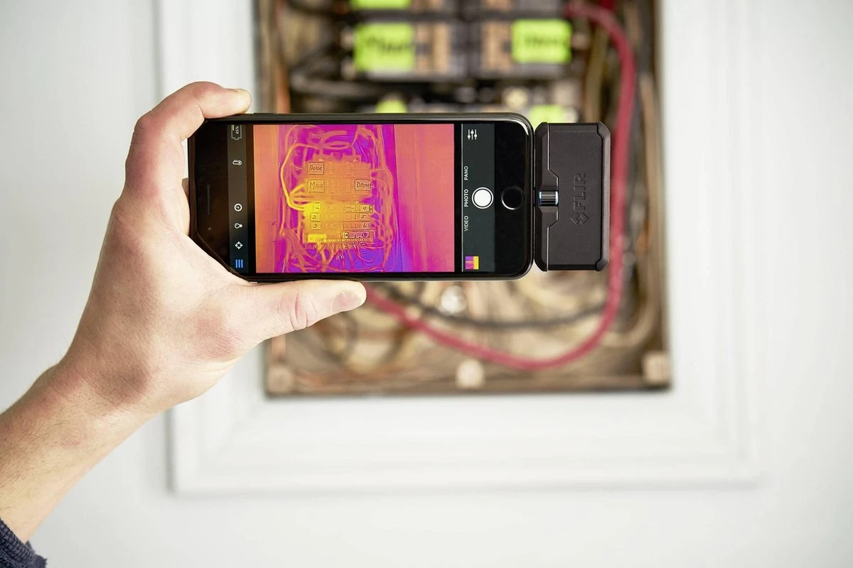 FLIR ONE PRO Next Gen - Warmtemeter - Voor IOS Apparaten - Zwart 6 FLIR ONE PRO Next Gen - Warmtemeter - Voor IOS Apparaten - Zwart - Afbeelding 4