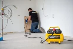 Powerplus POWX1724S Compressor - 550W - 8 Bar - Olievrij - 6L Tankinhoud -Makita Winkel 1200x800 93