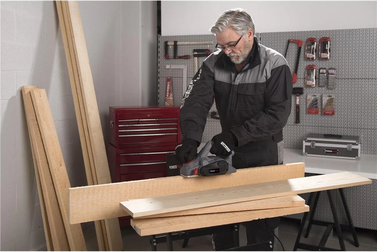 Powerplus POWE80030 Schaafmachine - 900W - Zijgeleider - Schaafdiepteinstelling - Opvangzak - Incl. 2 Messen 10 Powerplus POWE80030 Schaafmachine - 900W - Zijgeleider - Schaafdiepteinstelling - Opvangzak - Incl. 2 Messen - Afbeelding 8