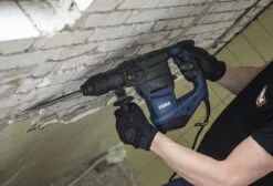 FERM Pneumatische Boorhamer - 1500W - Zijhandgreep - Instelbaar Toerental Tot 1500 Toeren Per Min. - Incl. 3 SDS-boren En 2 SDS Beitel -Makita Winkel 1200x816