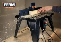 FERM PRA1011 Bovenfreestafel - Universeel Toepasbaar - Incl. Verstelbare Hoekgeleider En Stofzuigeraansluiting 18 FERM PRA1011 Bovenfreestafel - Universeel Toepasbaar - Incl. Verstelbare Hoekgeleider En Stofzuigeraansluiting -Makita Winkel 1200x822 3
