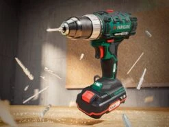 Parkside Accu Boorschroefmachineset 20V - Toerental: 0-400 Min-¹ (1e Versnelling) | 0-1400 Min-¹ (2e Versnelling) - Draaimoment: 40 Nm - Boordiameter: Max. 30 Mm (hout) | 13 Mm (staal) - Inclusief: 2 Accu's, 1 Oplader En 73-delige Toebehorenset -Makita Winkel 1200x900 20