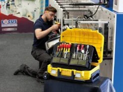 STANLEY FATMAX FMST1-75530 Gevulde Techniekers Gereedschapskoffer 100-delig -Makita Winkel 1200x900 220