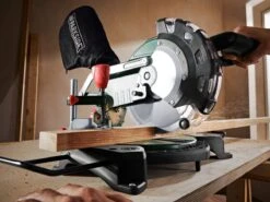 Parkside Afkortzaag En Verstekzaag 1500W - Toerental: 0 - 5000 Tpm - Verstekhoek: -45 - 45° - Traploos Kantelbare Zaagkop - Eenvoudig Te Bevestigen Stofzak - Laser Voor Verhoogde Snijprecisie - -Makita Winkel 1200x900 26