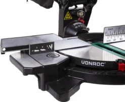 VONROC Afkortzaag - Verstekzaag – 1700W – Ø216MM – 4900 /min - Met Laser, Tafelverbreders & Diepteregeling – Incl. Zaagblad En Werkstukklem 17 VONROC Afkortzaag - Verstekzaag – 1700W – Ø216MM – 4900 /min - Met Laser, Tafelverbreders & Diepteregeling – Incl. Zaagblad En Werkstukklem -Makita Winkel 1200x980 7