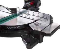 VONROC Afkortzaag - Verstekzaag – 1700W – Ø216MM – 4900 /min - Met Laser, Tafelverbreders & Diepteregeling – Incl. Zaagblad En Werkstukklem 15 VONROC Afkortzaag - Verstekzaag – 1700W – Ø216MM – 4900 /min - Met Laser, Tafelverbreders & Diepteregeling – Incl. Zaagblad En Werkstukklem -Makita Winkel 1200x992 5