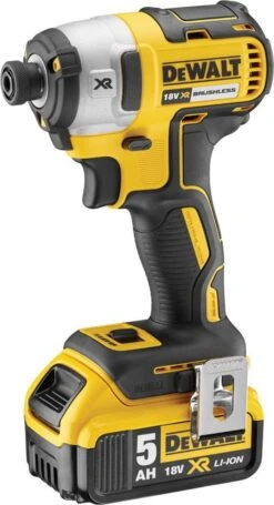DeWalt DCF887P2-QW Accu-slagschroevendraaier 2x 5.0Ah Accu -Makita Winkel 652x1200