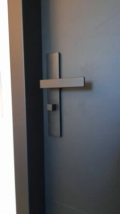 Deurklink Met WC Slot - 63mm - Eliot Serie Op Schild - Mat Zwart - Complete Set -Makita Winkel 675x1200 5