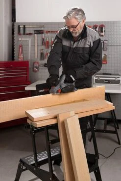 Powerplus POWE80030 Schaafmachine - 900W - Zijgeleider - Schaafdiepteinstelling - Opvangzak - Incl. 2 Messen 22 Powerplus POWE80030 Schaafmachine - 900W - Zijgeleider - Schaafdiepteinstelling - Opvangzak - Incl. 2 Messen -Makita Winkel 800x1200 34