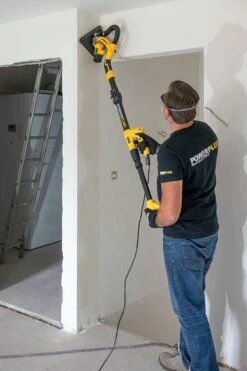 Powerplus POWX0477 Telescopische Wandschuurmachine - 710W - Ø225mm - Incl. 2 Schuurkoppen (rond En Driehoek), 6x Schuurpapier En Stofzak - Voor Plafond En Muur -Makita Winkel 800x1200 6