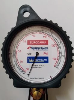 Michelin Eurodainu Professionele Bandenvulmeter 0,7 - 11 Bar - Bandenpomp - Schrader -Makita Winkel 889x1200